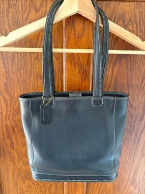 Vintage Coach 9305 Bleeker Navy Leather White Stitching Bucket Shoulder Bag EUC